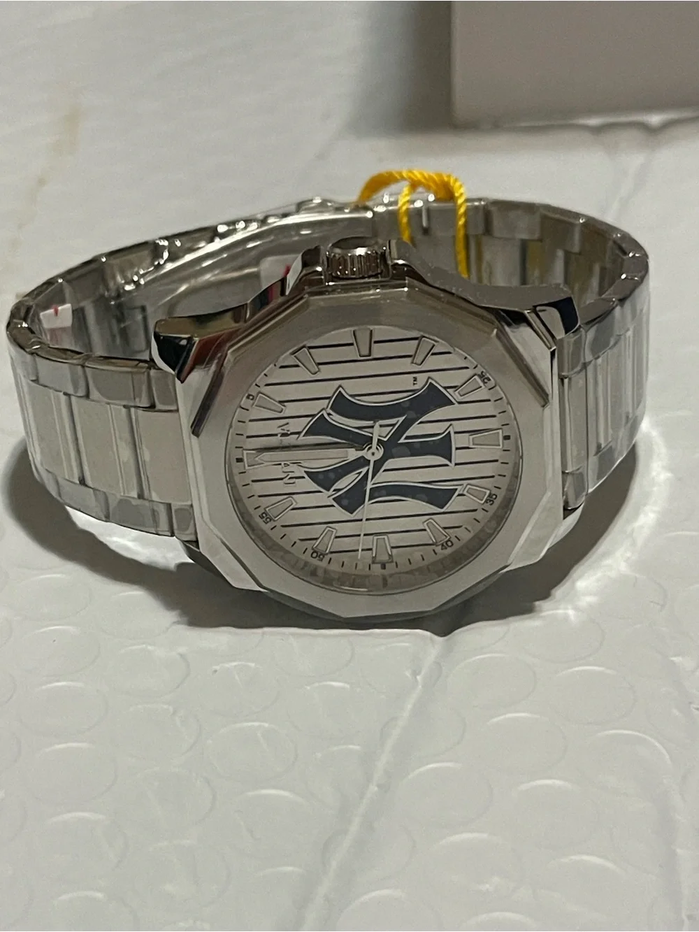 nvicta Speedway New York Edition Men's Watch - 42mm. Steel (49859) new
